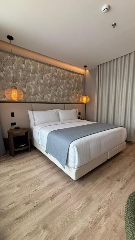Postel nebo postele na pokoji v ubytování Sonesta Hotel Ibagué