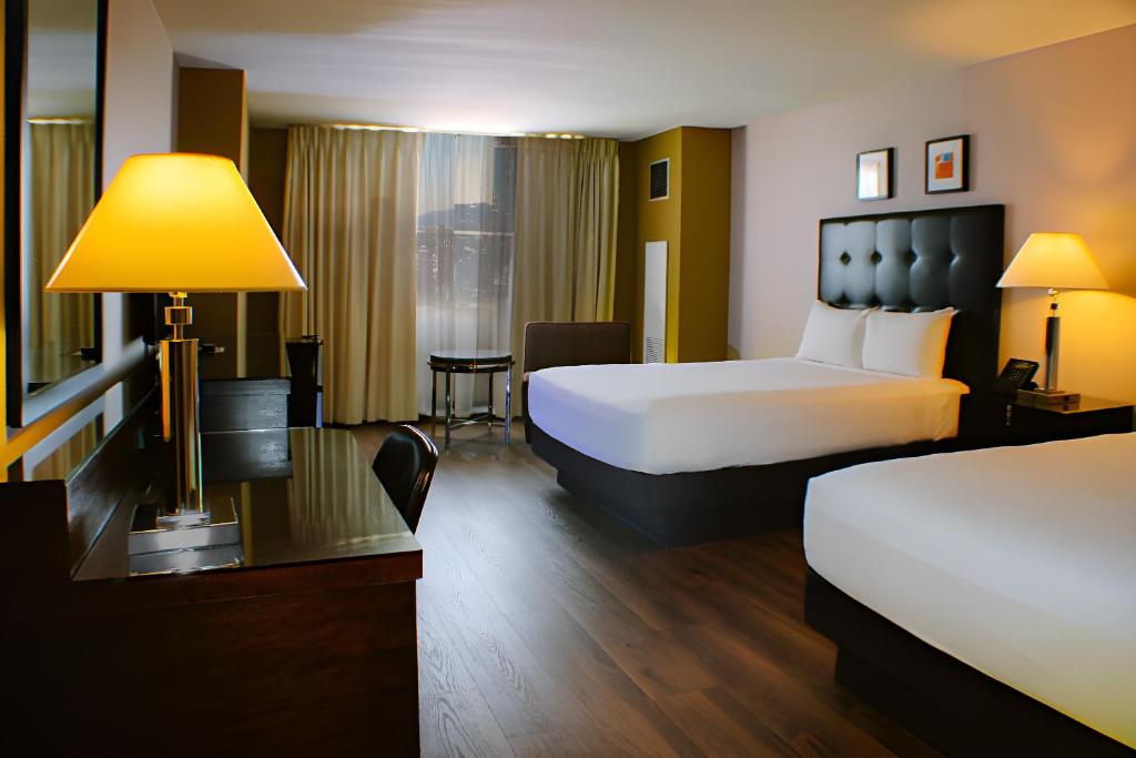 Ein Bett oder Betten in einem Zimmer der Unterkunft Circus Circus Hotel, Casino &amp; Theme Park