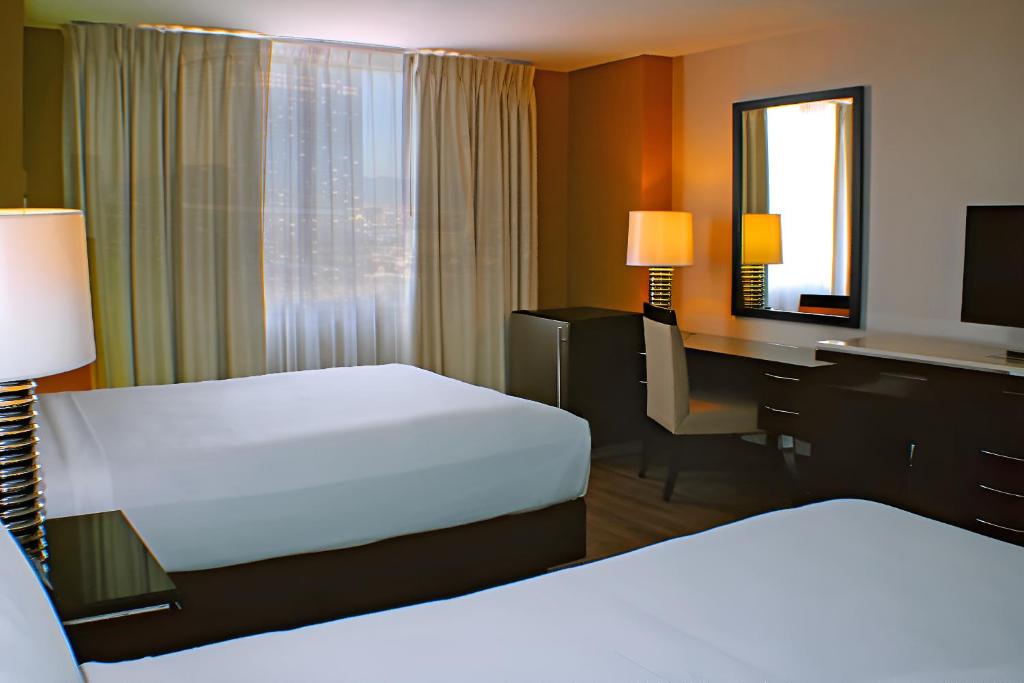 Ein Bett oder Betten in einem Zimmer der Unterkunft Circus Circus Hotel, Casino &amp; Theme Park