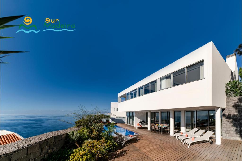 una villa con vista sull'oceano di OurMadeira - Fonte do Mar 1, premium a Caniço