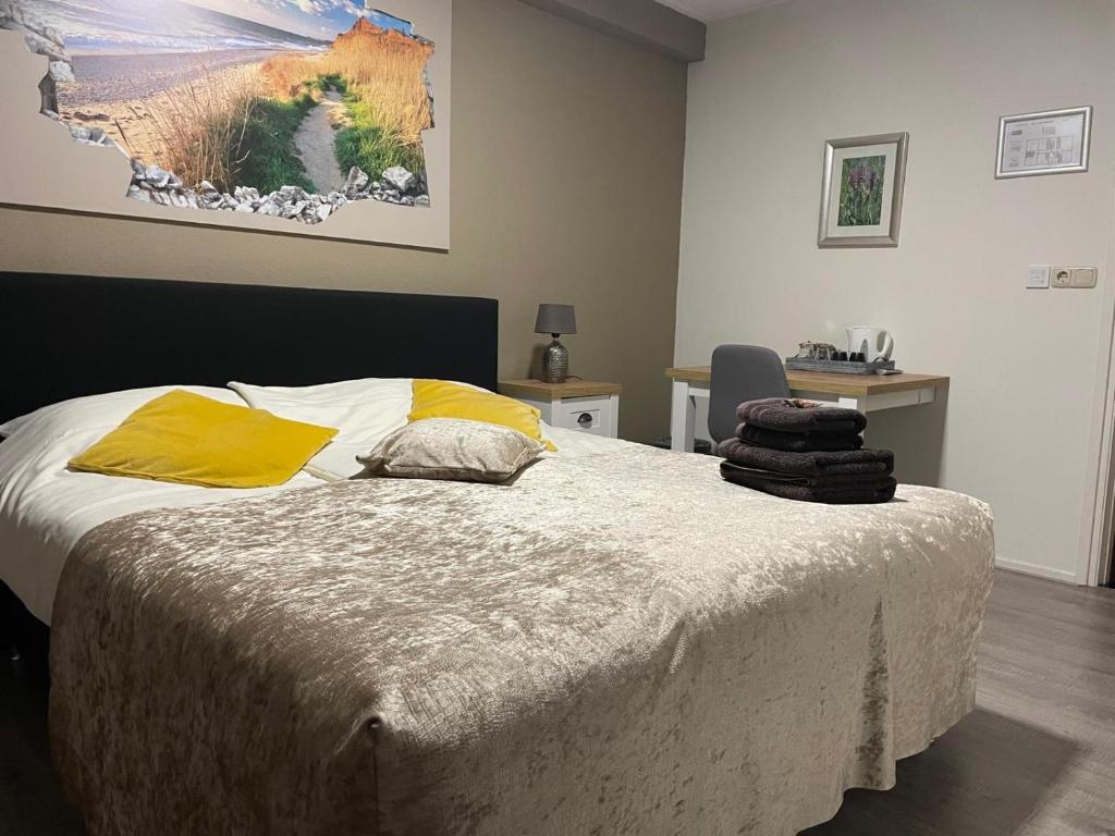 Postel nebo postele na pokoji v ubytování B&B Plompetorenzicht