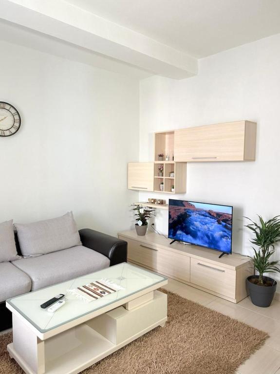 Гостиная зона в Shkodra Apartments