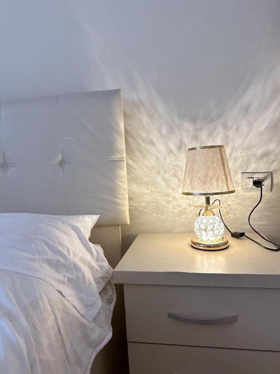 Кровать или кровати в номере Shkodra Apartments