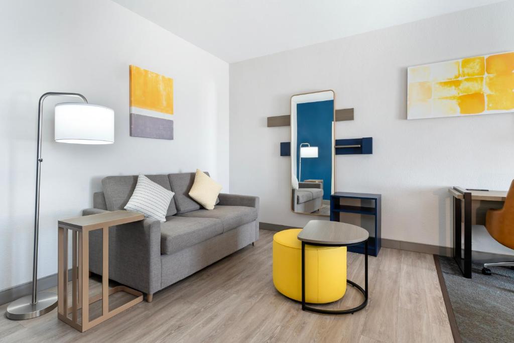 Comfort Inn & Suites Sacramento - University Area photo