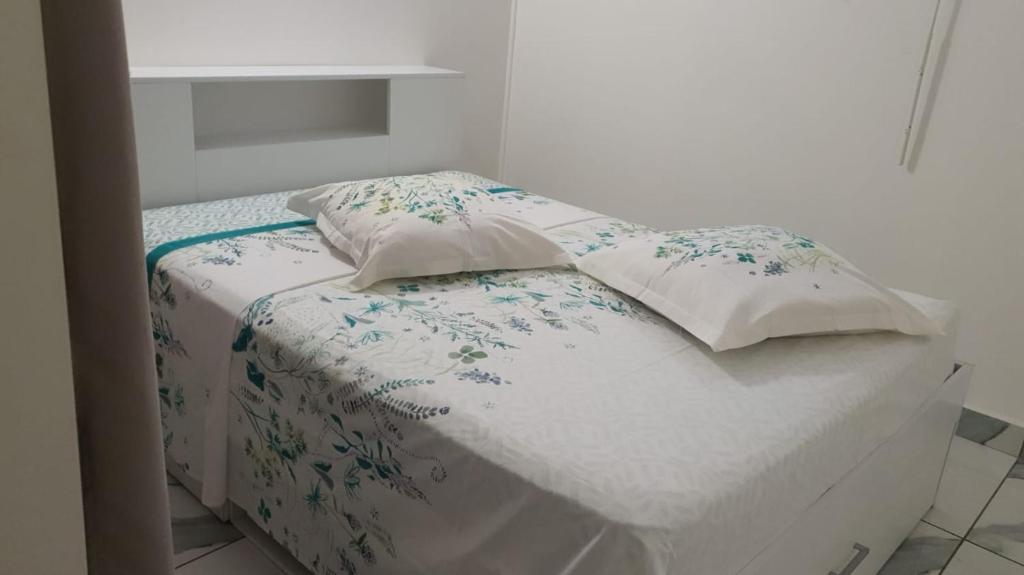 Postel nebo postele na pokoji v ubytování cAMÉLIAS