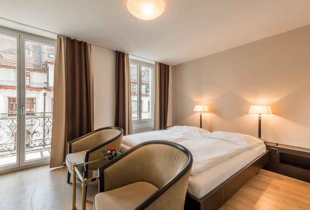 Postel nebo postele na pokoji v ubytování Hotel Alpina Luzern