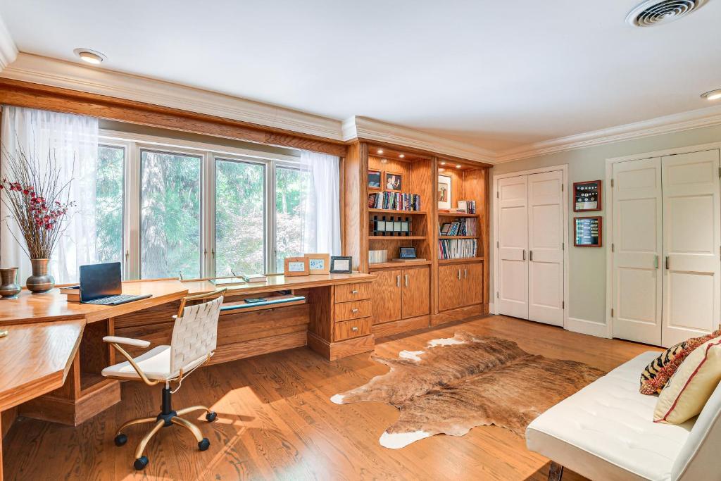 Quiet Getaway with Deck 18 Mi to Downtown Baltimore - Appartement