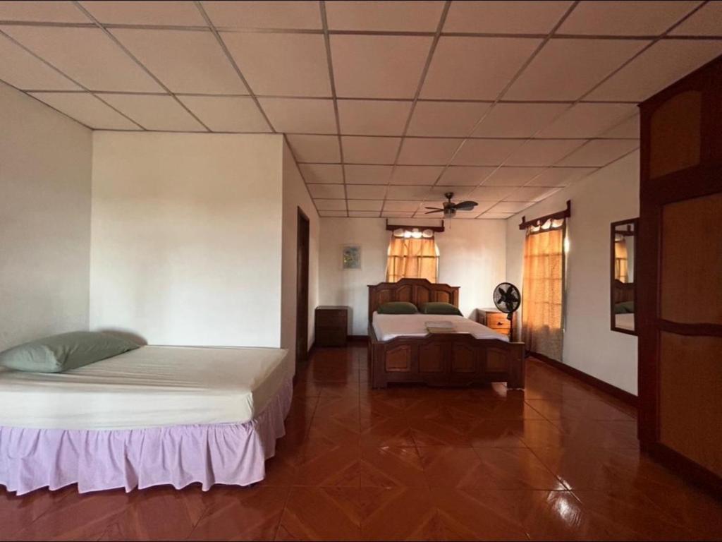Casa Robles - Stay Near MGA Airport - Daire