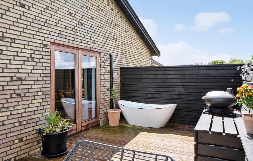 Vườn quanh Amazing Home In Viborg With Wifi