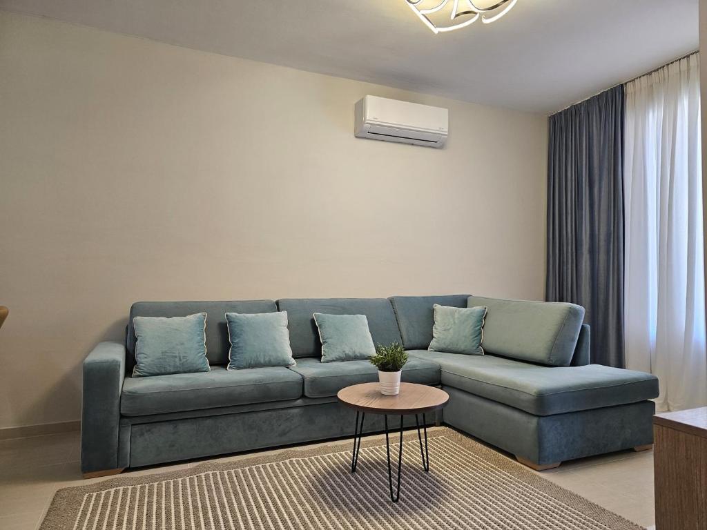Chic Holiday Apartment with Balcony