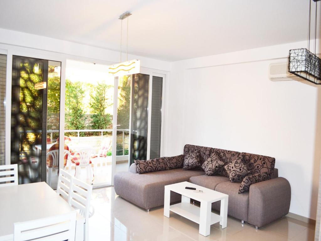 Azure Horizon Beach Escape in Saranda