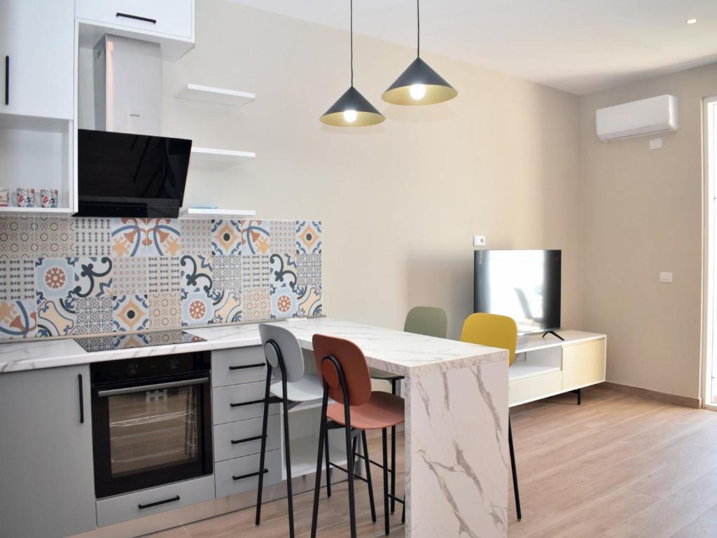 Compact & Cozy Beach Apartment