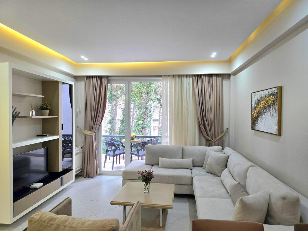 Seaside retreat in Gjiri Lalzit