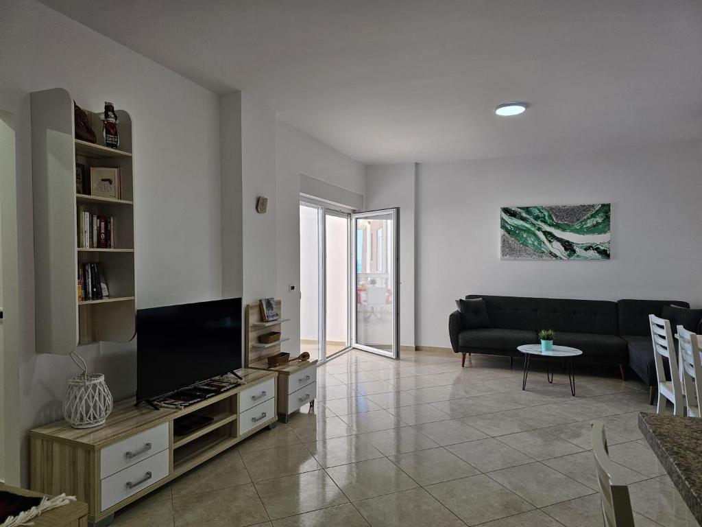 Bright Airy apartment with Stunning Views