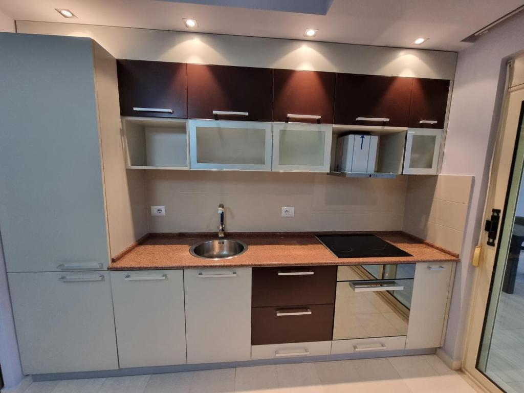 Apartment, 10metres from beach