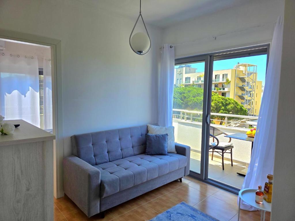 Amenity-Filled Apartment in Golem Durr s