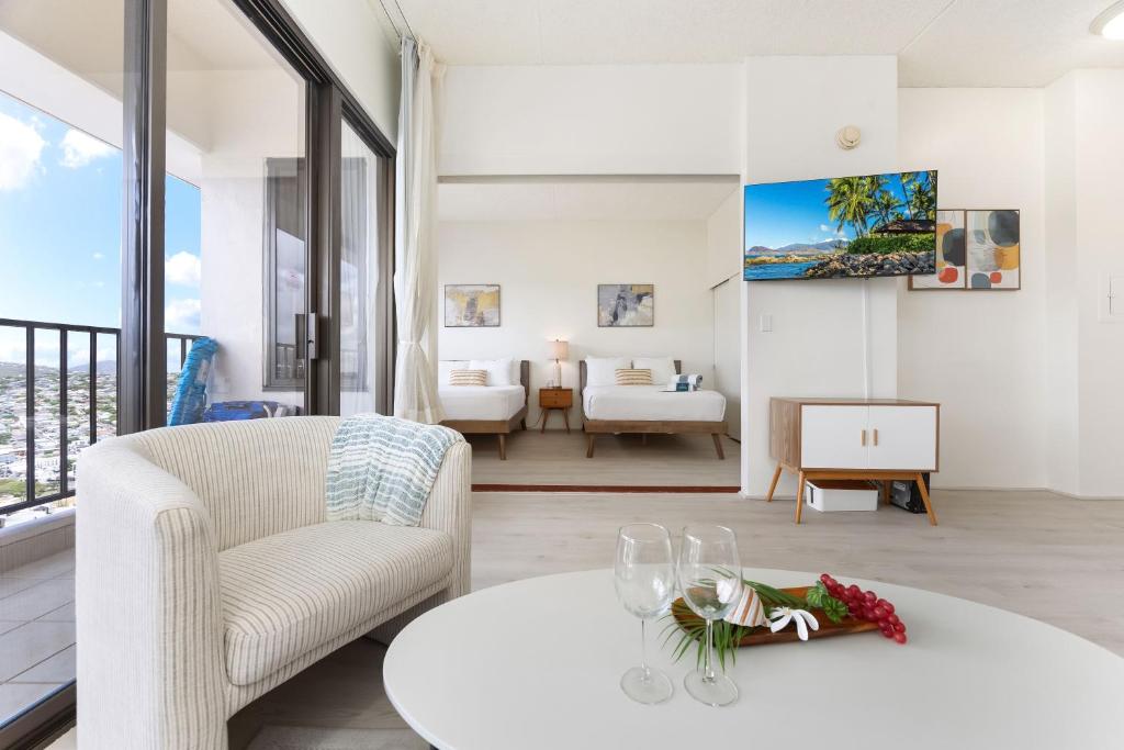 Posezení v ubytování Escape to Mountain View Condo,Near Beach with Parking