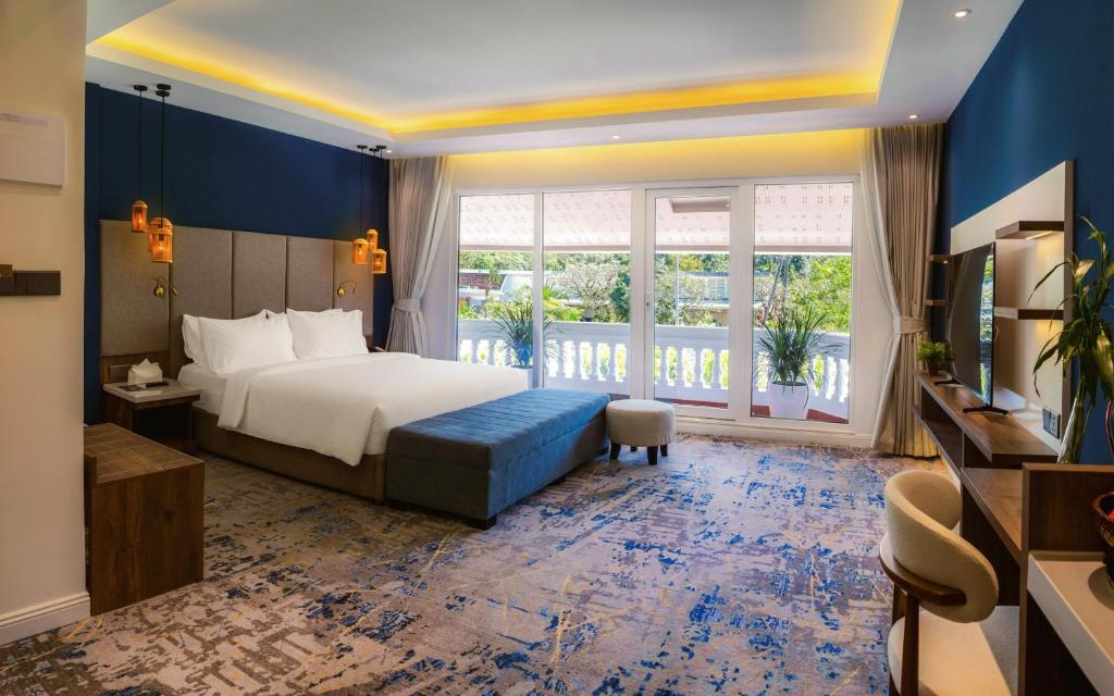 Queenco Hotel & Casino - 