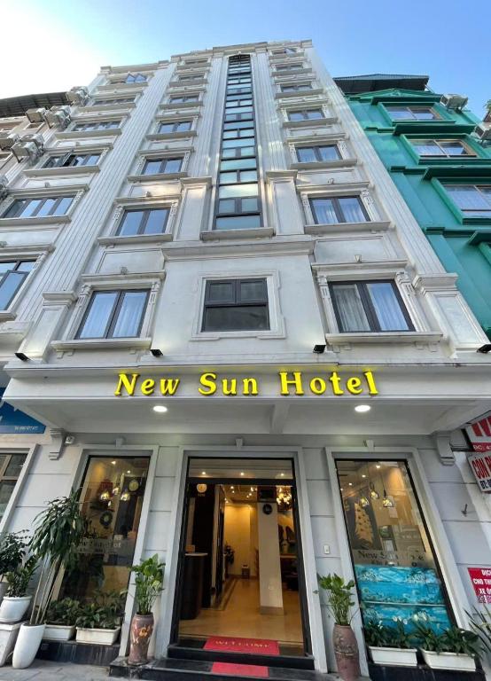 a building with a new sun hotel sign on it at New Sun Hotel in Ha Long