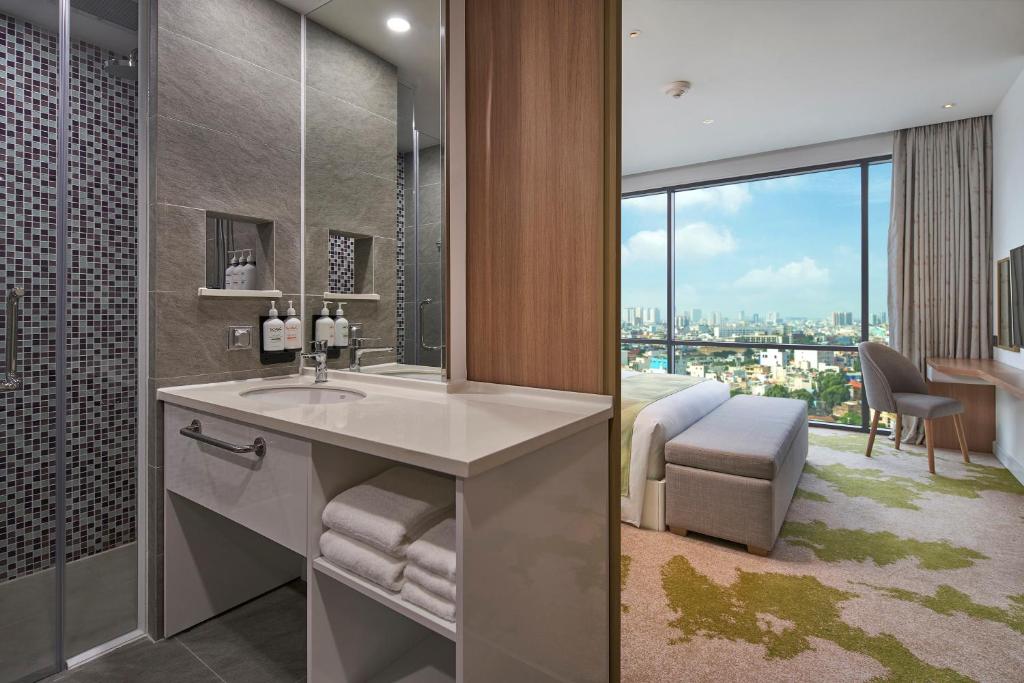 One-Bedroom Suite with Sofa Bed and City View