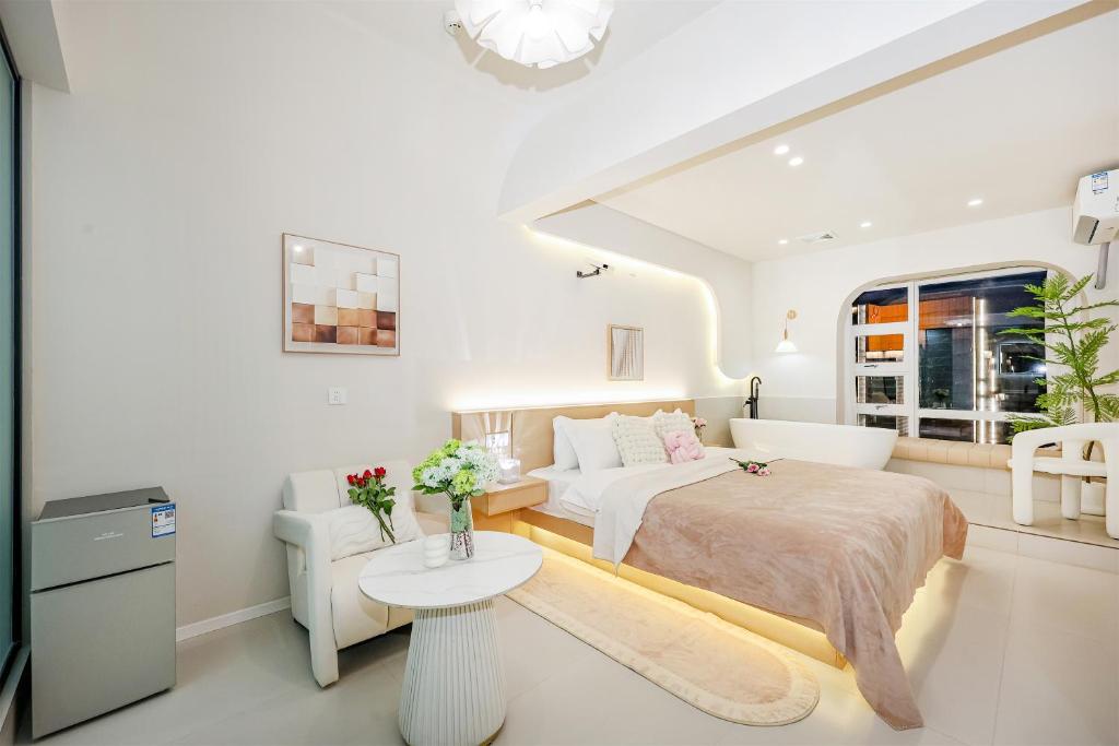 Postel nebo postele na pokoji v ubytování Baihong Riverview aparment-Chongqing Jiefangbei