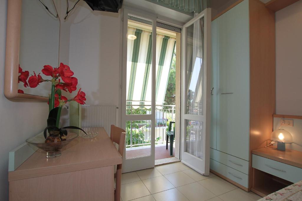 Hotel Vera - Family Room With Balcony