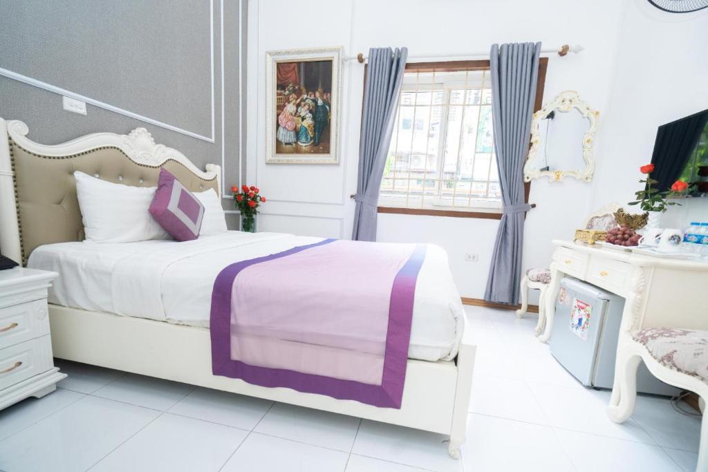 Postel nebo postele na pokoji v ubytování Hanoi 0riental Hotel