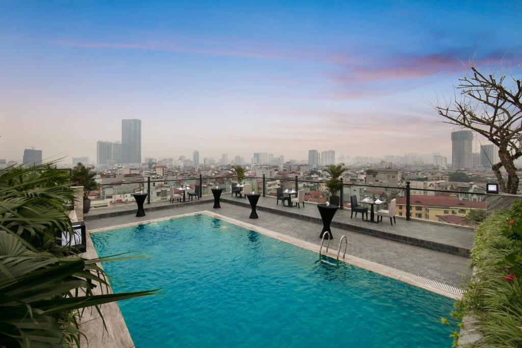Bazén v ubytování Sen Luxury Hotel - Managed by Sen Hotel Group nebo v jeho okolí