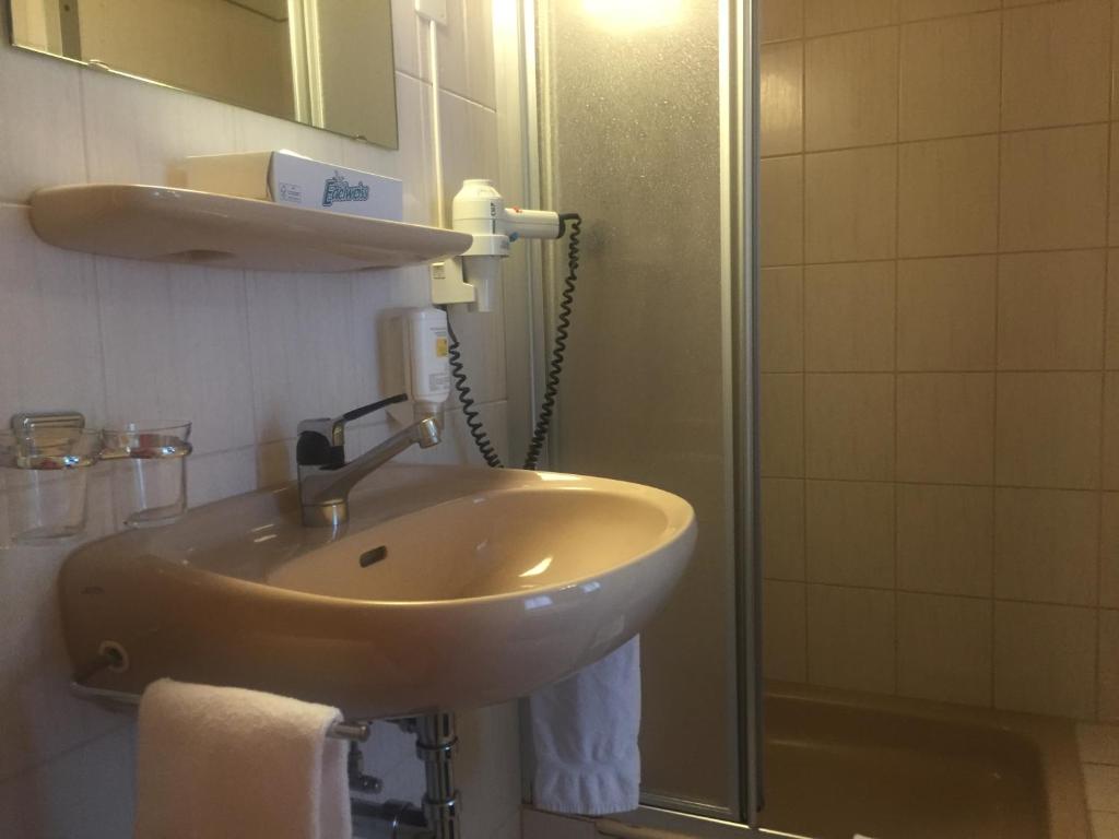 Koupelna v ubytování Hotel Alpina Luzern