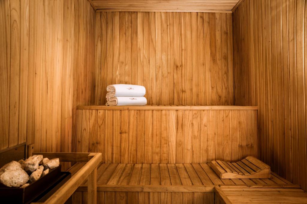a sauna with a stack of towels on a shelf at Villa Mansa in Vistalba