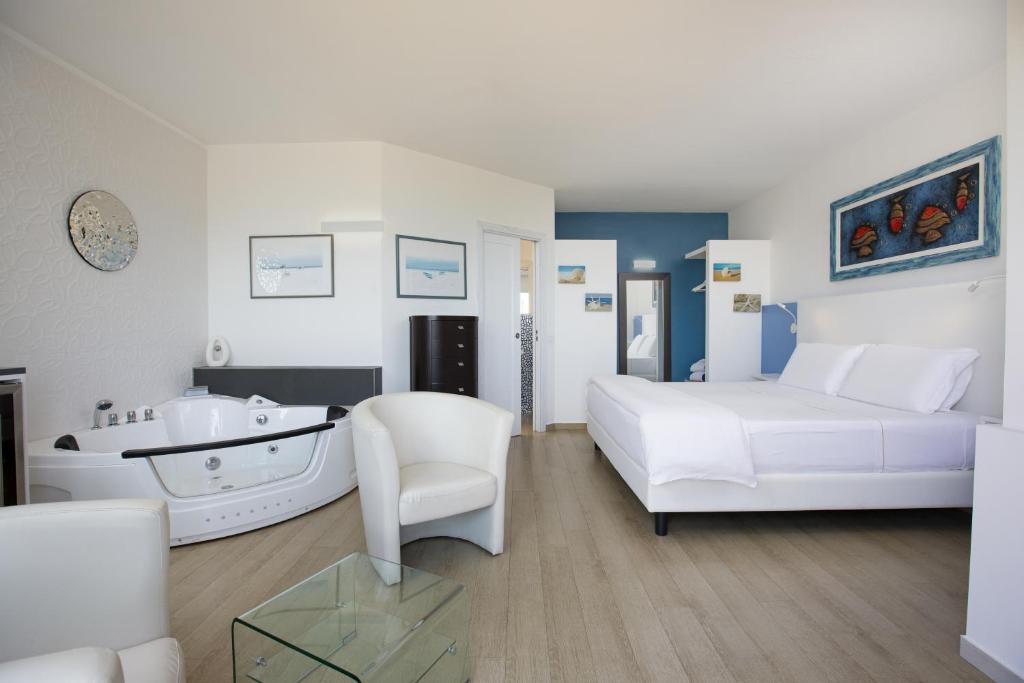 Bajaloglia Resort - Deluxe Double Room With Sea View