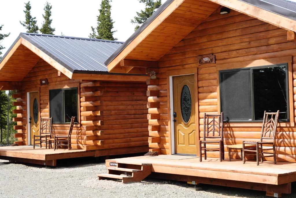 Moose-AKa's Cabins - One-Bedroom Chalet