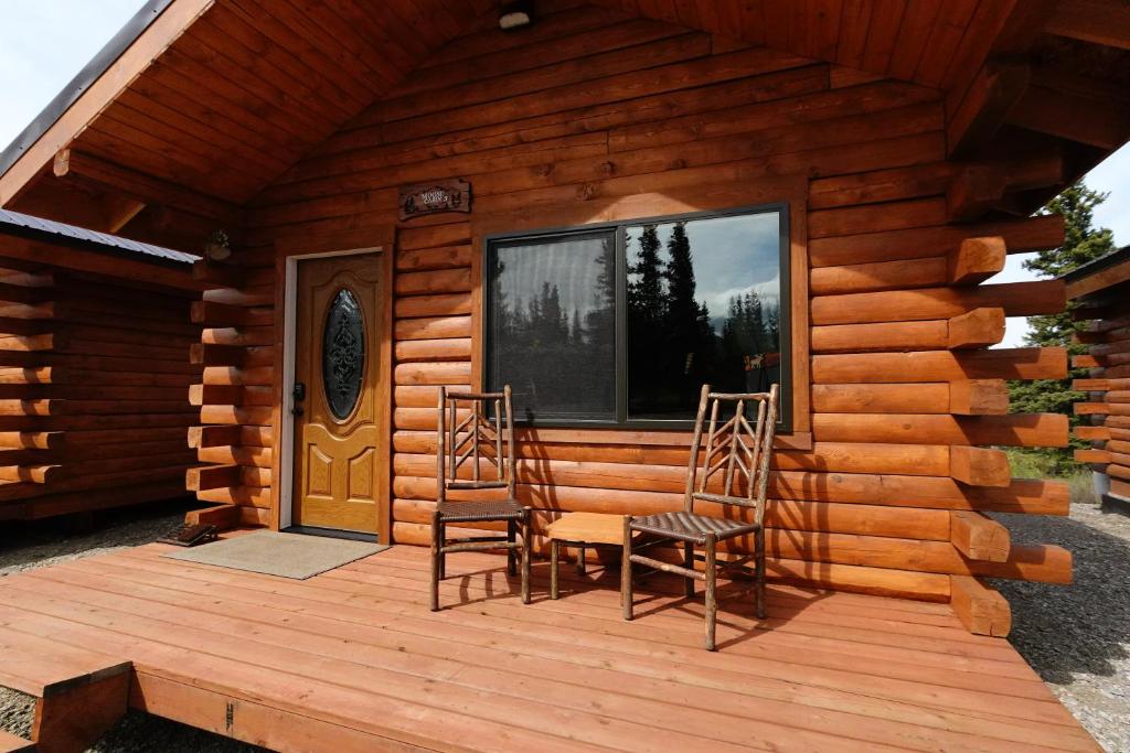 Moose-AKa's Cabins - One-Bedroom Chalet