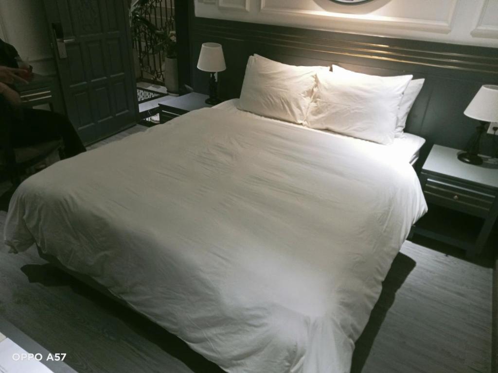 Postel nebo postele na pokoji v ubytování Chic Land Hotel