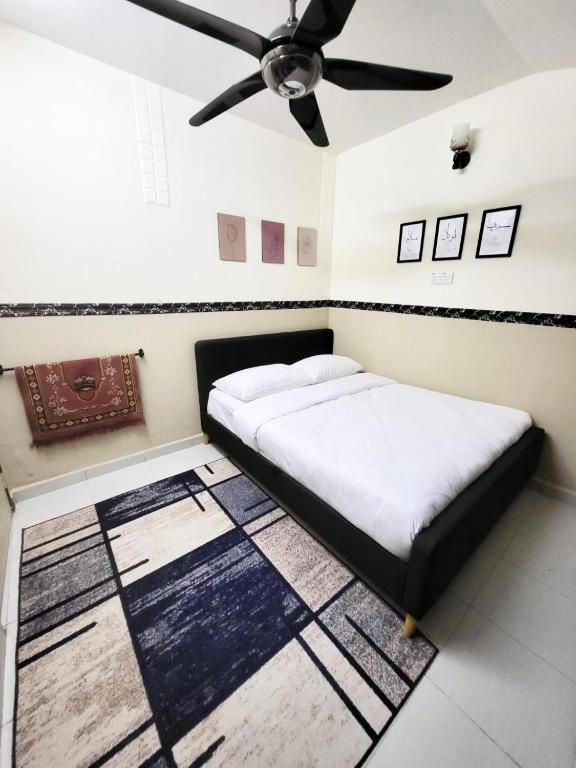 Postel nebo postele na pokoji v ubytování Homestay DAR AL - JUFRY Musliim only