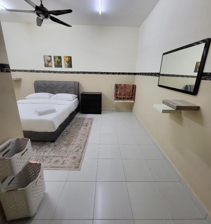 Postel nebo postele na pokoji v ubytování Homestay DAR AL - JUFRY Musliim only