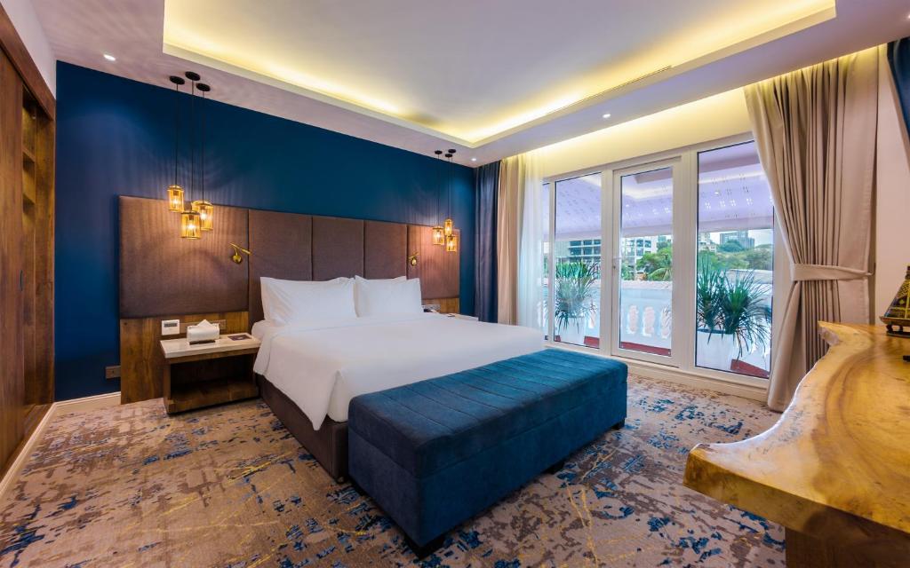 Queenco Hotel & Casino - 