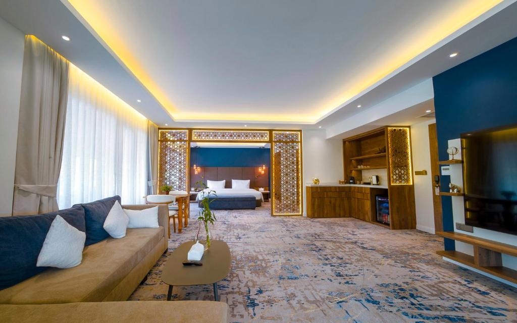 Queenco Entertainment Resort 2