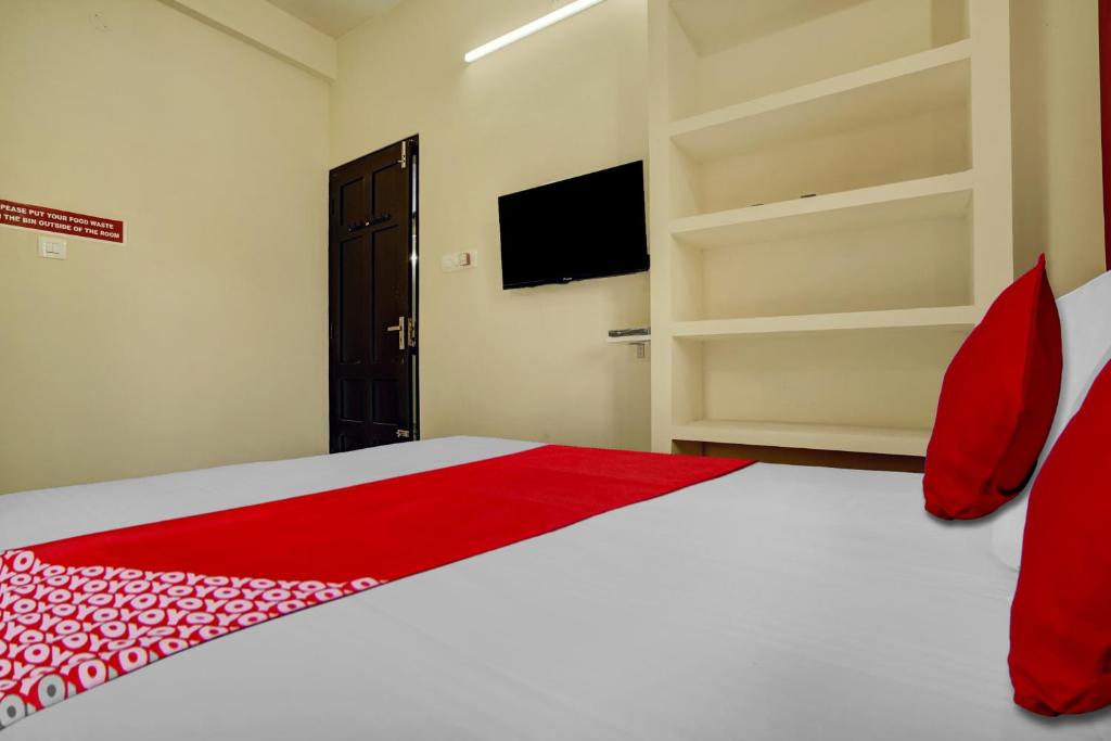 Postel nebo postele na pokoji v ubytování Hotel O Versatile Inn