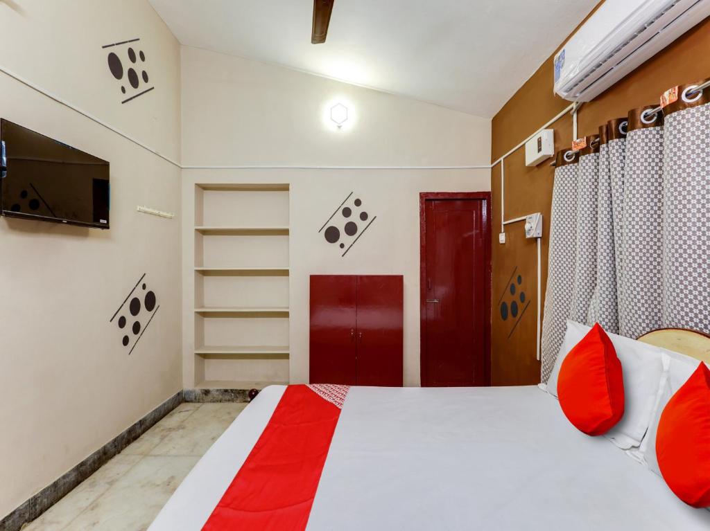 Postel nebo postele na pokoji v ubytování Super Hotel O Vsv Guest House Maduravoyal