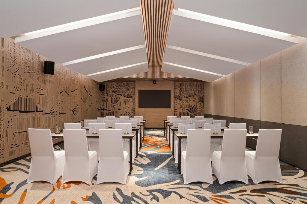Dusit Le Palais Tu Hoa Hanoiにあるシーティングエリア