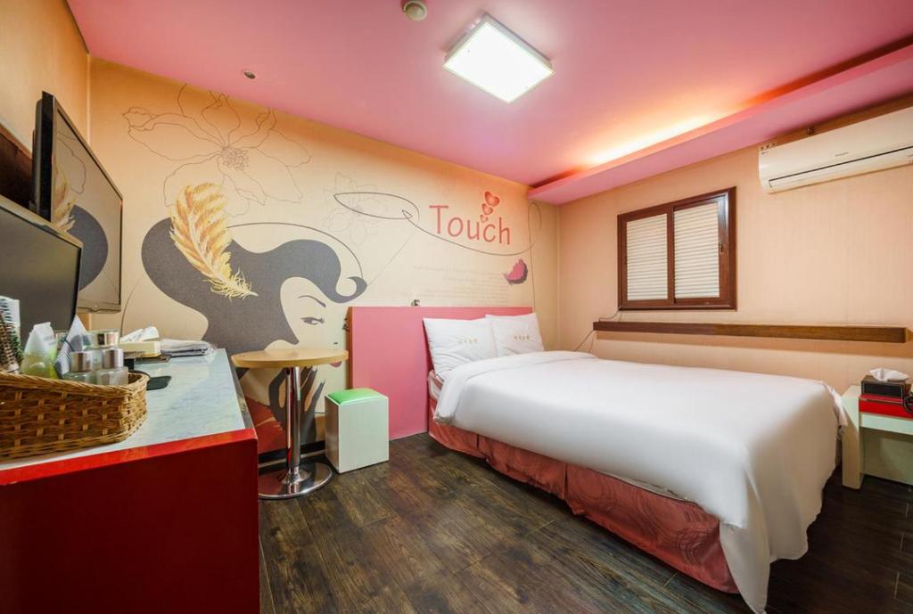 Postel nebo postele na pokoji v ubytování Hongdae Sinchon Touch Motel