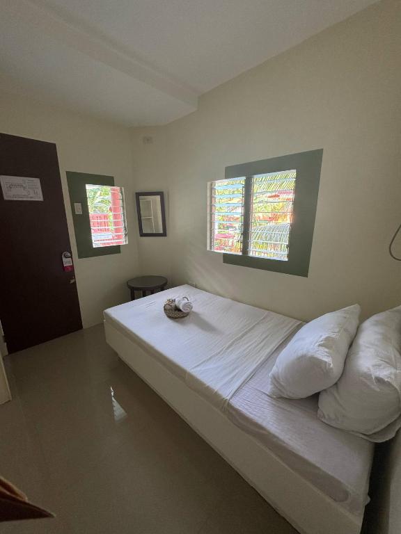 Postel nebo postele na pokoji v ubytování Stefanie Grace Paradise Inn