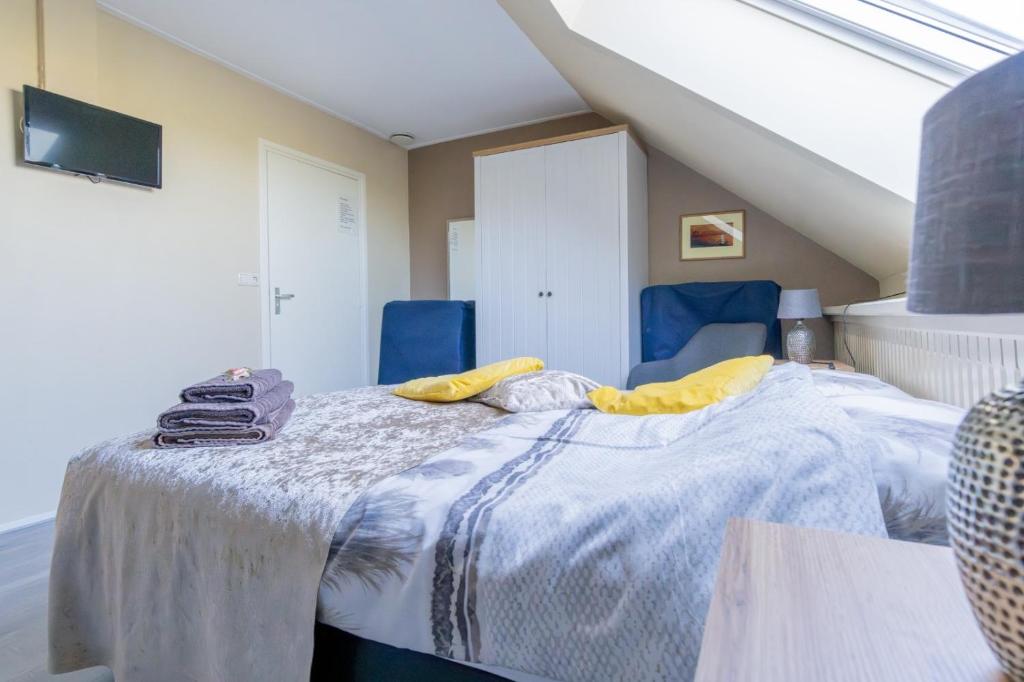 Postel nebo postele na pokoji v ubytování B&B Plompetorenzicht