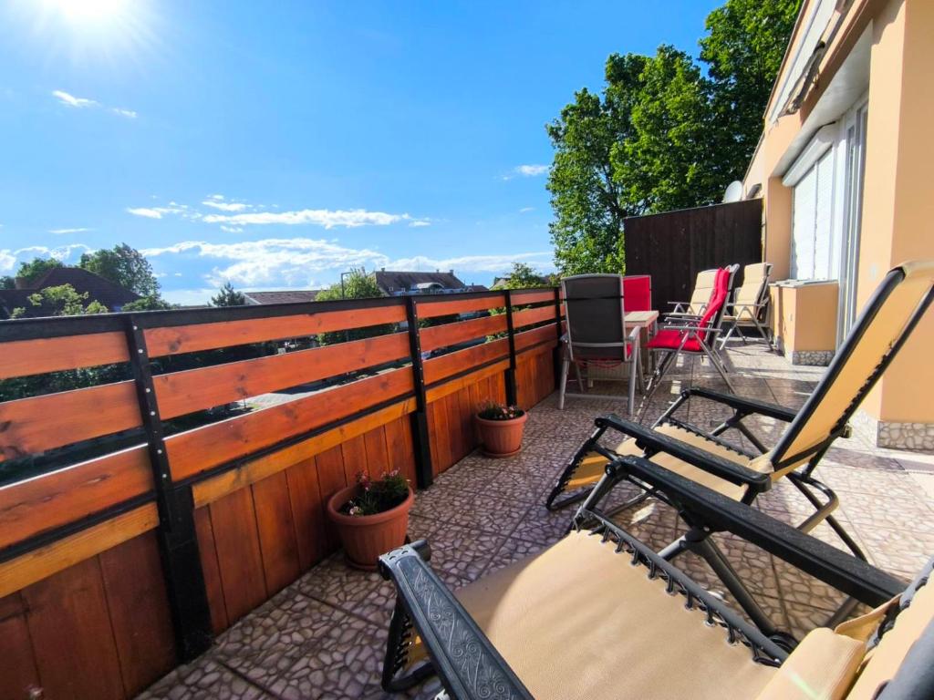 A balcony or terrace at 100 lépés - 100 steps - Apt with huge terrace next to the thermal bath