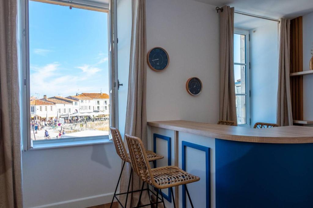 Photo de la galerie de l'établissement Appartement rénové sur le port de Saint Martin de Ré, à Saint-Martin-de-Ré