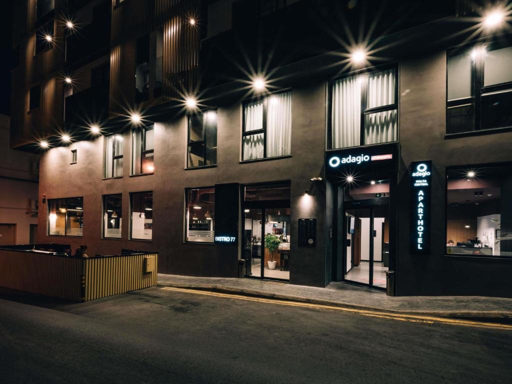 Budova, kde se aparthotel nachází