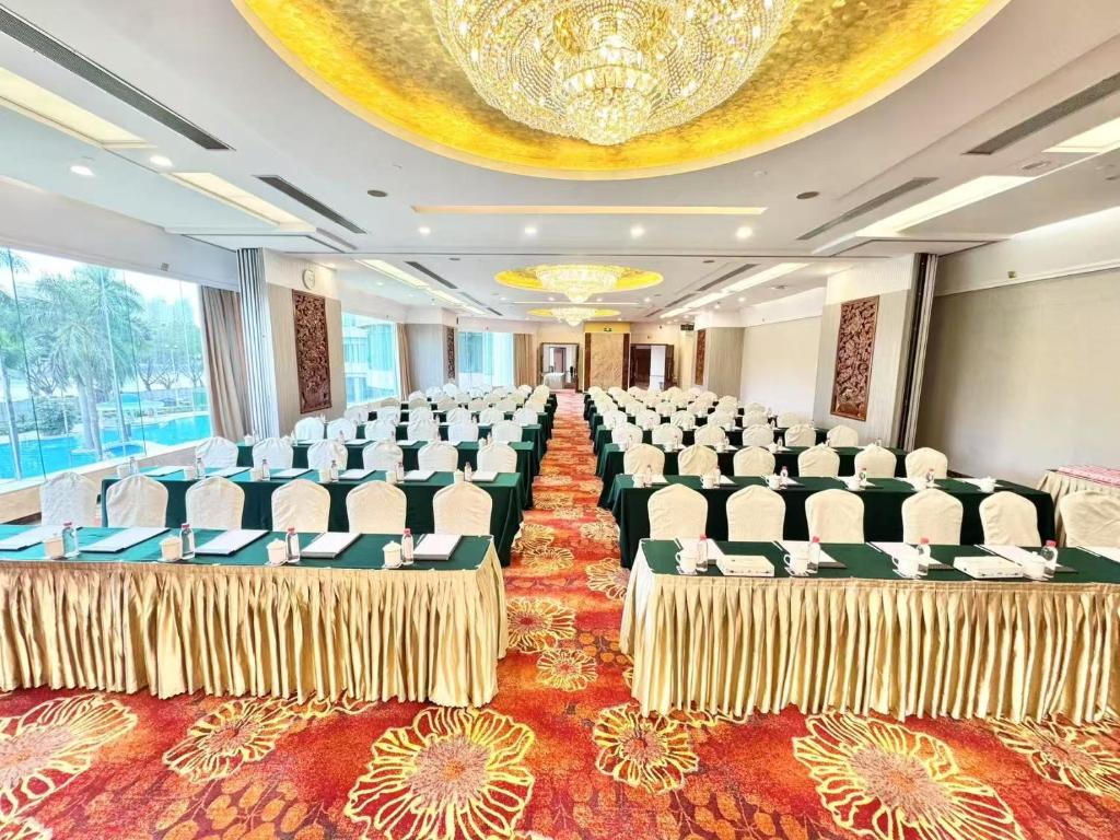 Posezení v ubytování Ramada by Wyndham Pearl Guangzhou-Canton Fair Free Shuttle Bus
