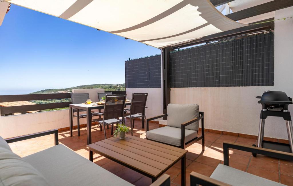 Balkón alebo terasa v ubytovaní 2 Bedroom Stunning Apartment In Manilva