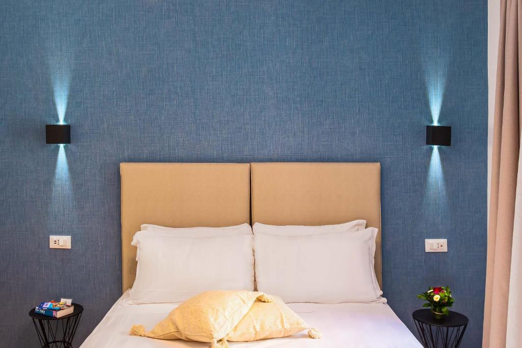 Postel nebo postele na pokoji v ubytování Essence Collection Hotel